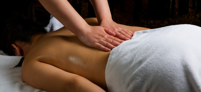 Фотосуреттердегі майлы жамбастары бар әйелдер