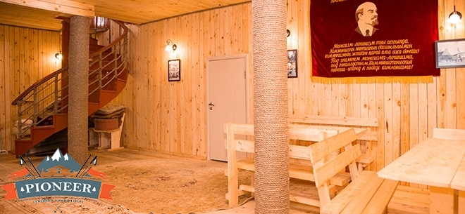 Дәрігер мен науқастың бейнесін қараңыз Әртістерді дәмханадағы дәретханада алып кету