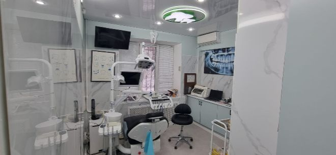 Стоматолог Тимур Есенгелди